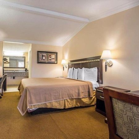 Rodeway Inn Карлсбад Экстерьер фото