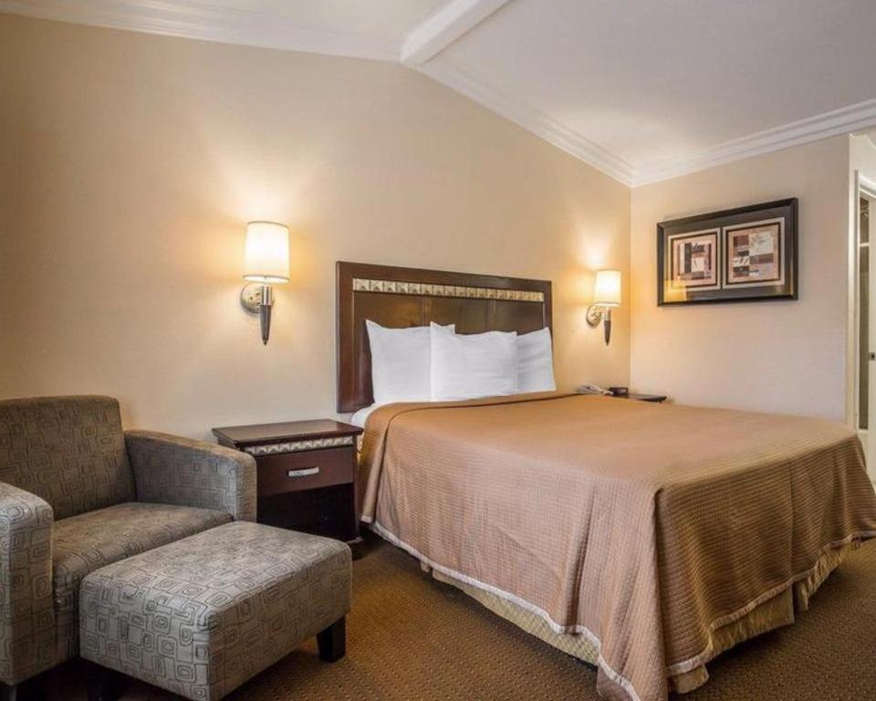 Rodeway Inn Карлсбад Экстерьер фото