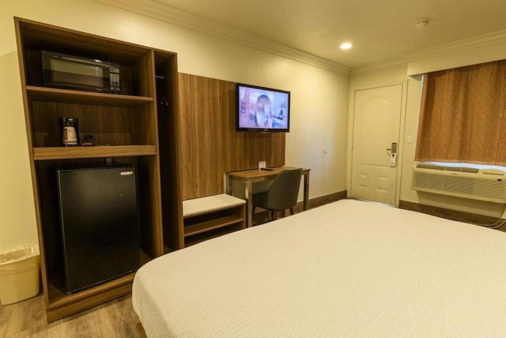 Rodeway Inn Карлсбад Экстерьер фото