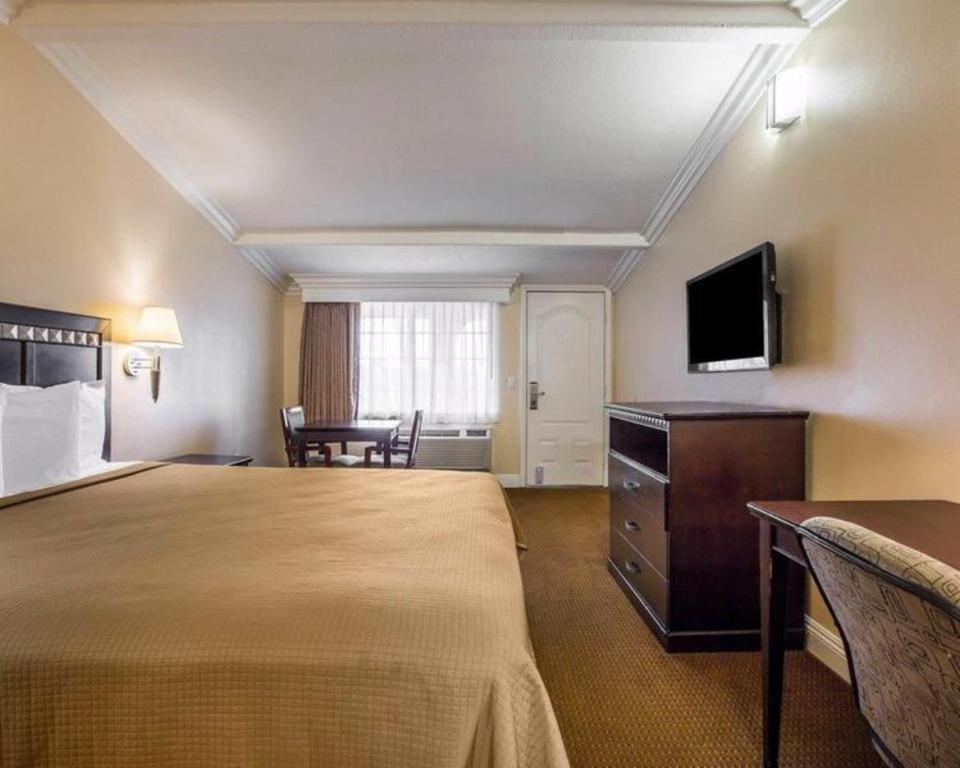Rodeway Inn Карлсбад Экстерьер фото