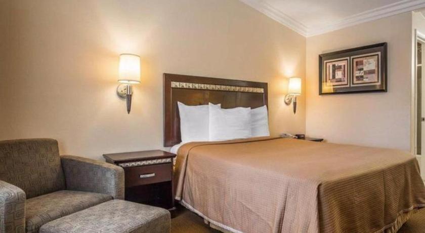 Rodeway Inn Карлсбад Экстерьер фото