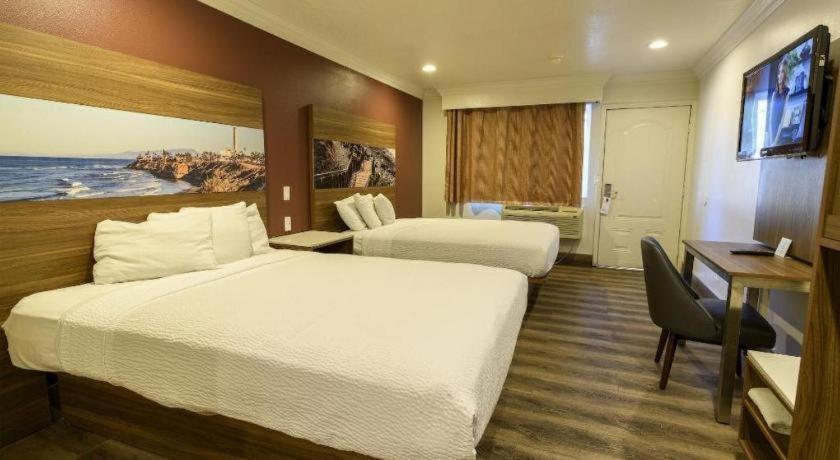 Rodeway Inn Карлсбад Экстерьер фото