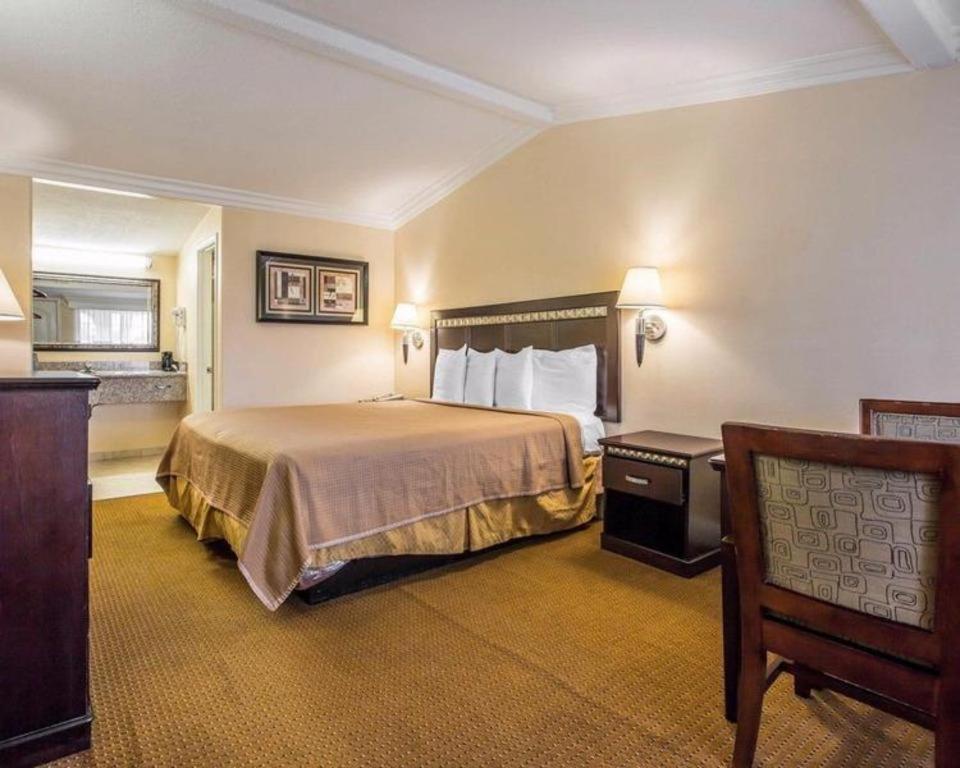 Rodeway Inn Карлсбад Экстерьер фото