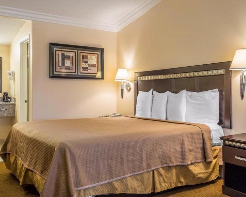 Rodeway Inn Карлсбад Экстерьер фото
